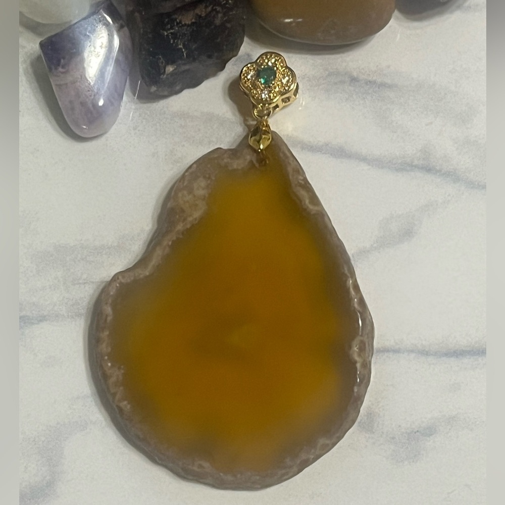 Sliced Carmel Agate Pendant Emerald Top